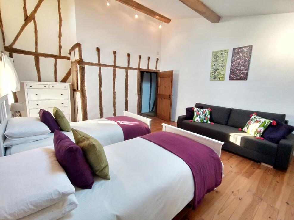 Your dream French property in a charming setting, Pyrenean views, gîte, pool and garden 15 mins from Lavaur