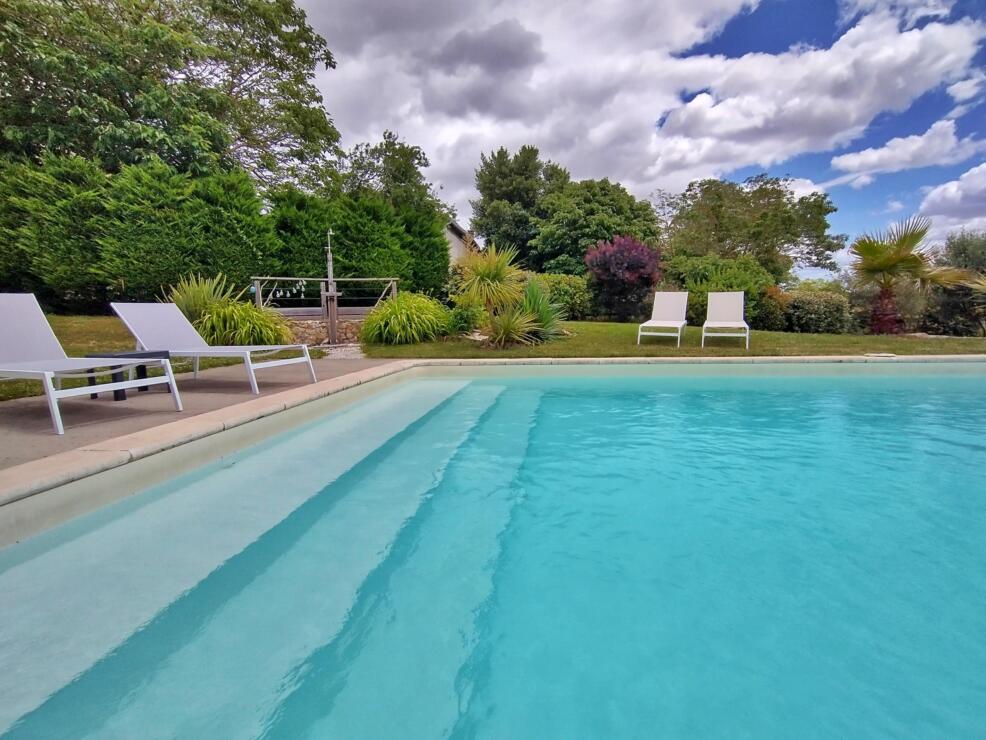 Your dream French property in a charming setting, Pyrenean views, gîte, pool and garden 15 mins from Lavaur
