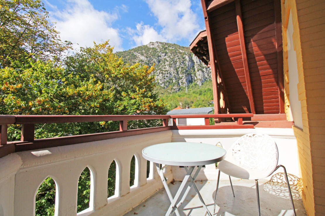 Stunning 15 bed hotel, with pool, hammam and owner flat in a prime location at the gateway to the Pyrenees