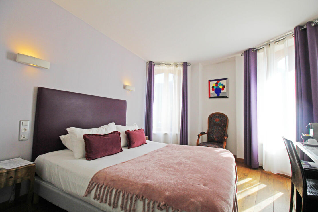 Stunning 15 bed hotel, with pool, hammam and owner flat in a prime location at the gateway to the Pyrenees