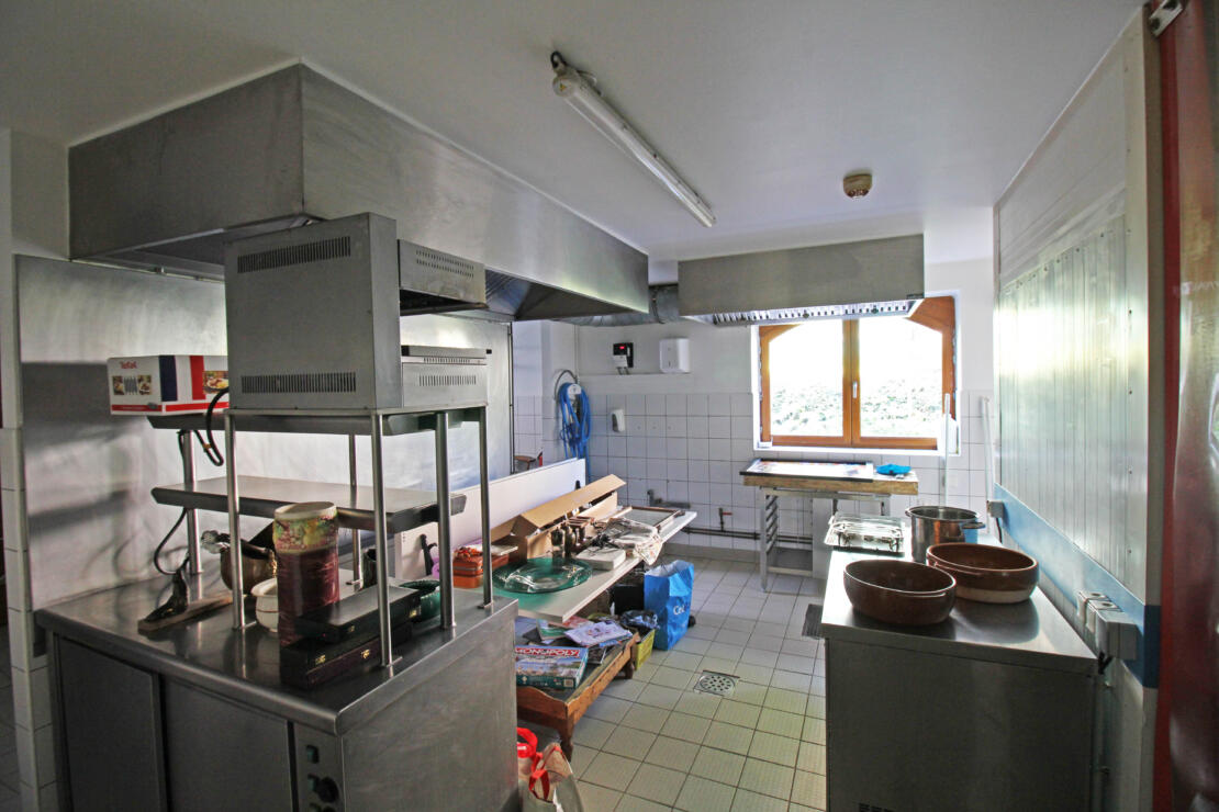 Stunning 15 bed hotel, with pool, hammam and owner flat in a prime location at the gateway to the Pyrenees
