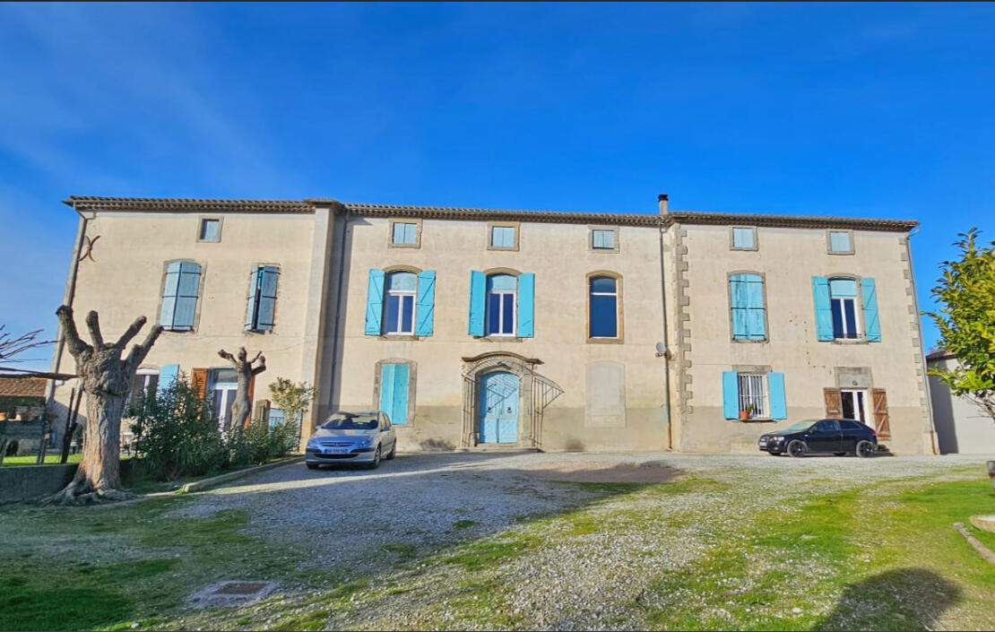 Impressive chateau with outbuildings and garden, full of history, in the heart of the Razès near Carcassonne
