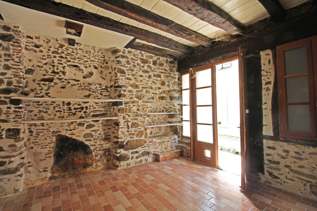 Spacious village property to be renovated with roof terrace on a charming street, near popular town of Revel