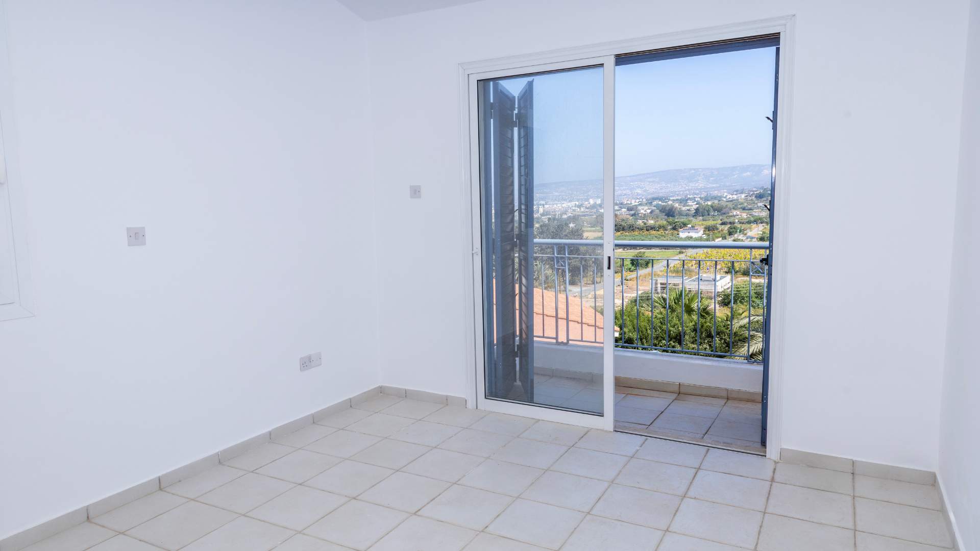 2 bedroom Villas / Houses in Chloraka, Paphos, Cyprus – V-STGH-3-06