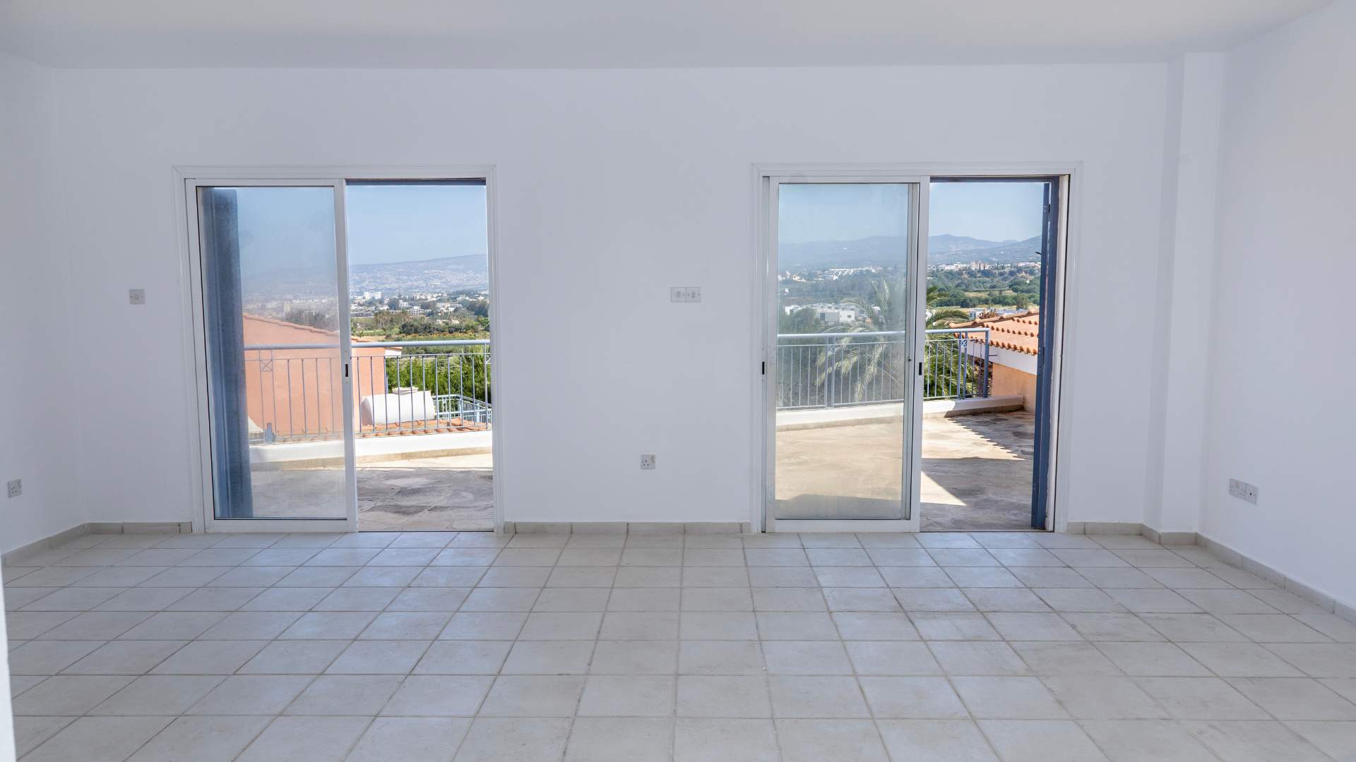 2 bedroom Villas / Houses in Chloraka, Paphos, Cyprus – V-STGH-3-06