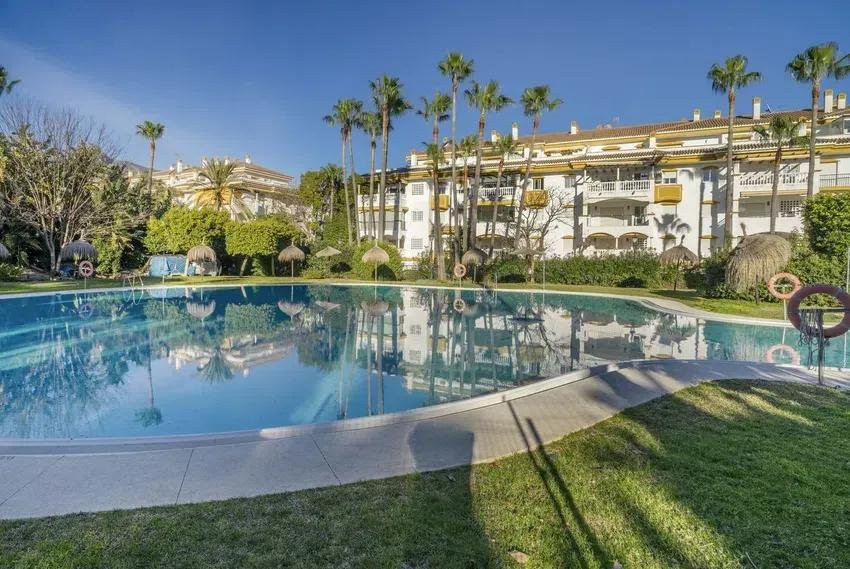 2 bedroom Apartment in Marbella, Malaga, Spain – 428-05548P