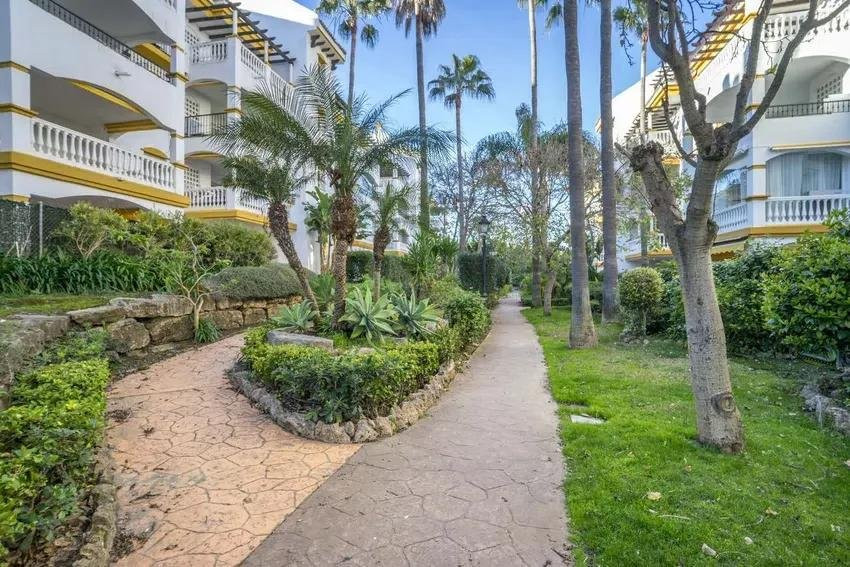 2 bedroom Apartment in Marbella, Malaga, Spain – 428-05548P