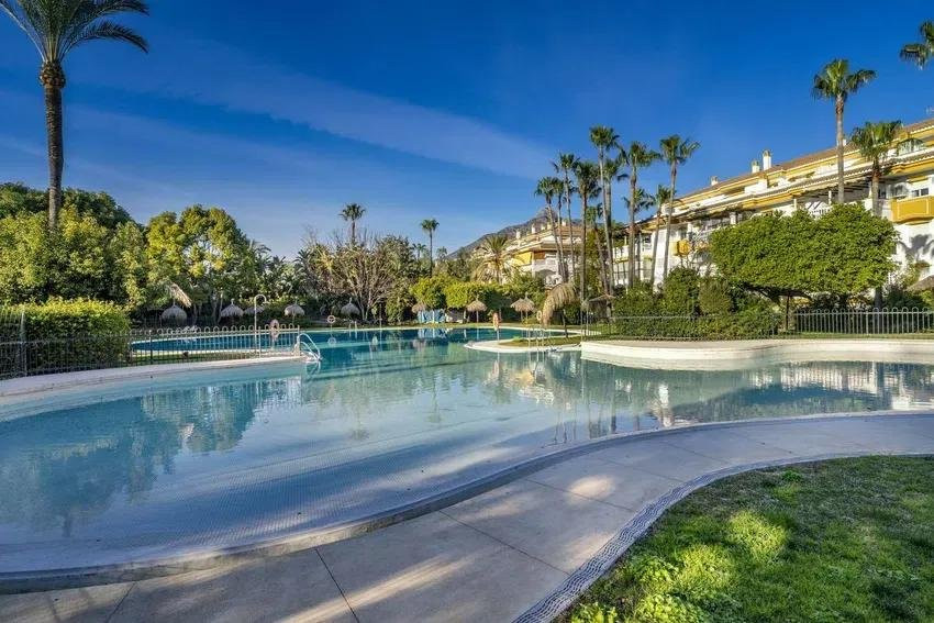 2 bedroom Apartment in Marbella, Malaga, Spain – 428-05548P