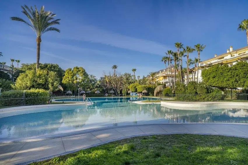 2 bedroom Apartment in Marbella, Malaga, Spain – 428-05548P