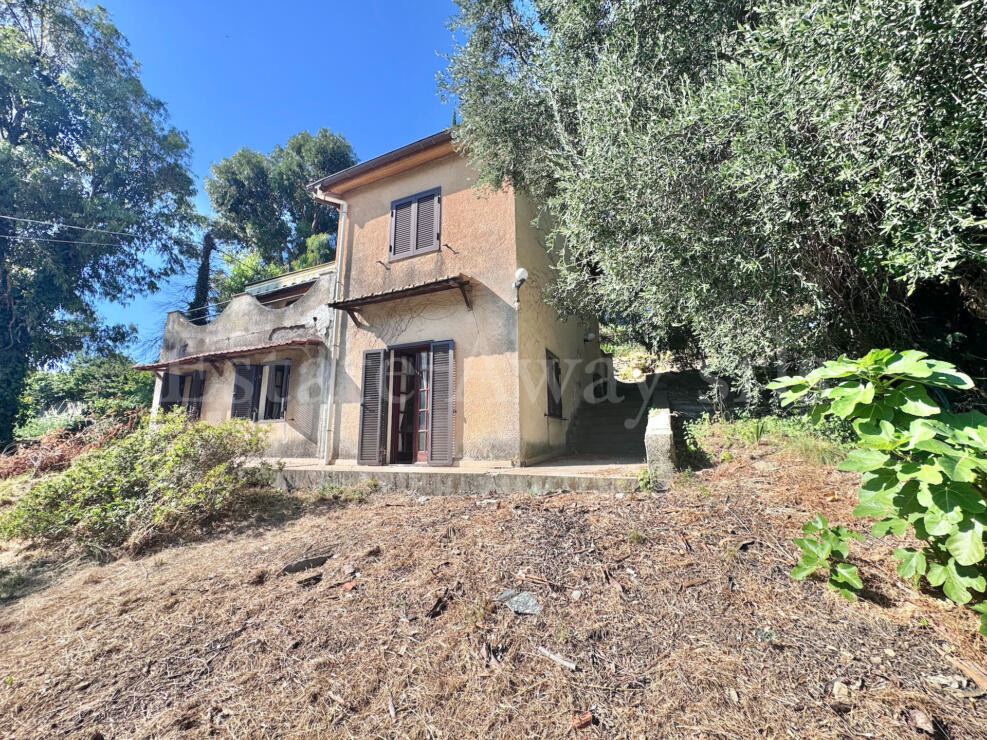 EM1341 Detached House with 6,000 sqm of Land and Sea View for Sale in Sanremo
