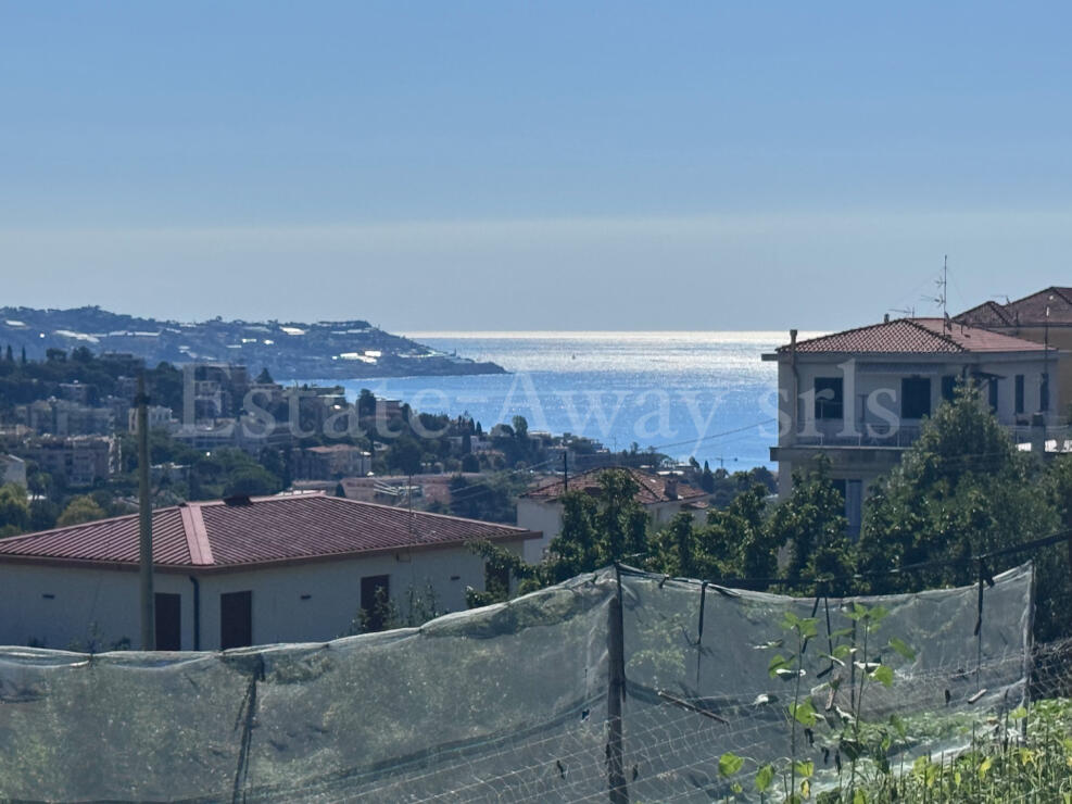 EM1341 Detached House with 6,000 sqm of Land and Sea View for Sale in Sanremo