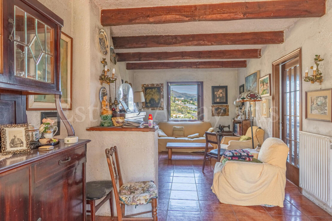 EM1341 Detached House with 6,000 sqm of Land and Sea View for Sale in Sanremo