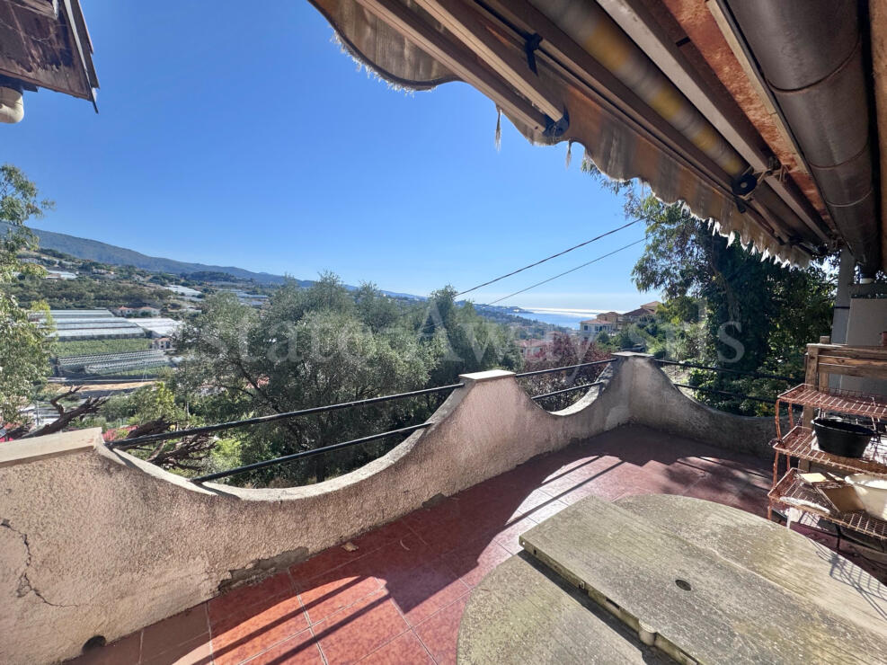 EM1341 Detached House with 6,000 sqm of Land and Sea View for Sale in Sanremo