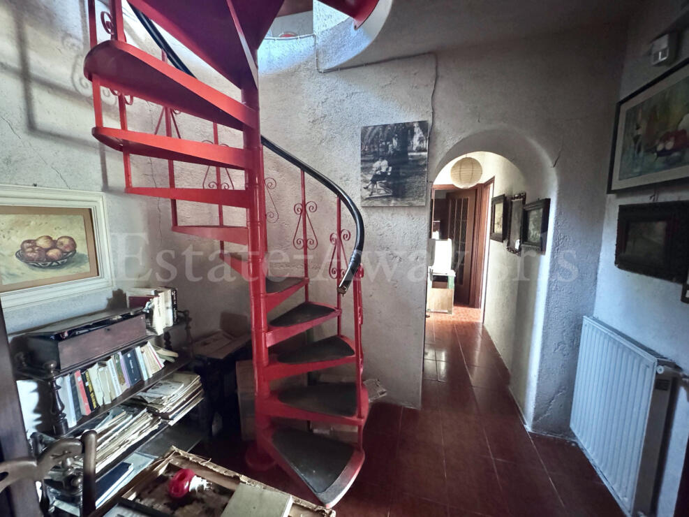 EM1341 Detached House with 6,000 sqm of Land and Sea View for Sale in Sanremo
