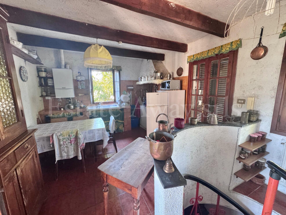 EM1341 Detached House with 6,000 sqm of Land and Sea View for Sale in Sanremo