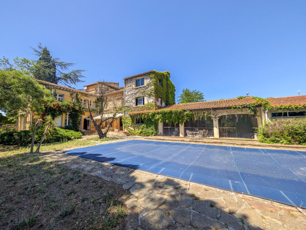 Elegant & Spacious Bourgeois Home with Pool in Carcassonne – Exceptional Living Space & Potential