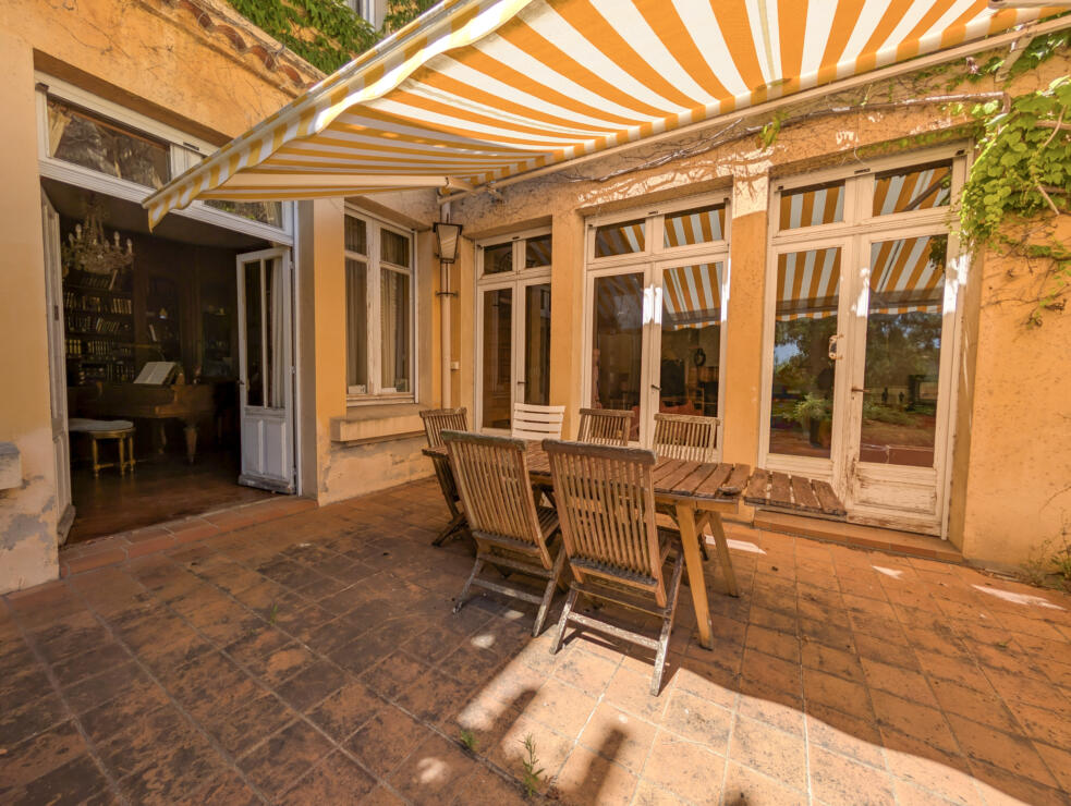 Elegant & Spacious Bourgeois Home with Pool in Carcassonne – Exceptional Living Space & Potential