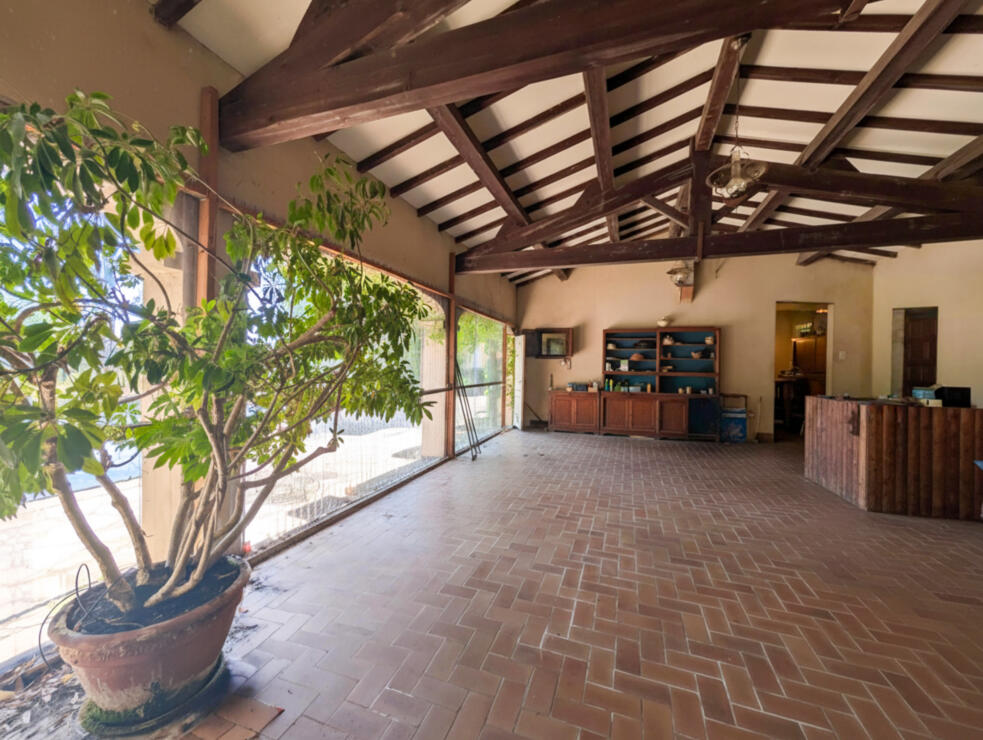 Elegant & Spacious Bourgeois Home with Pool in Carcassonne – Exceptional Living Space & Potential