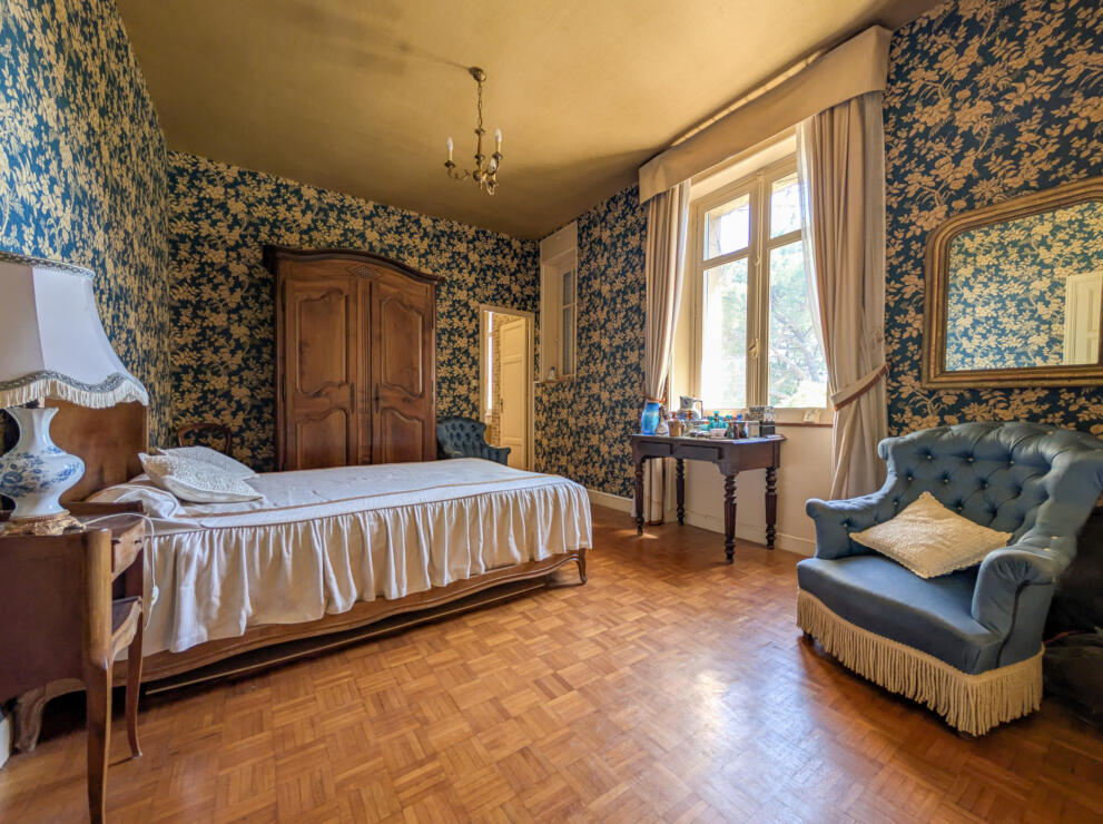 Elegant & Spacious Bourgeois Home with Pool in Carcassonne – Exceptional Living Space & Potential