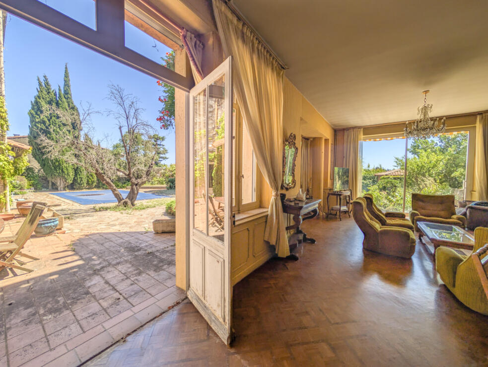 Elegant & Spacious Bourgeois Home with Pool in Carcassonne – Exceptional Living Space & Potential