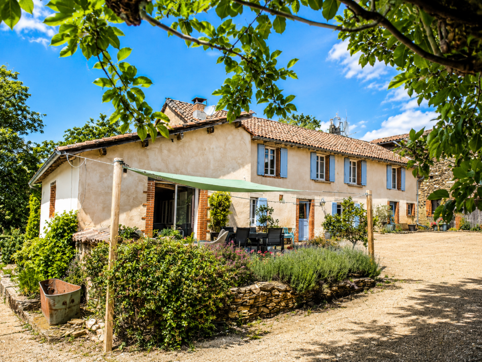 Stunning renovated farmhouse with a separate gîte, only 20mins from Albi