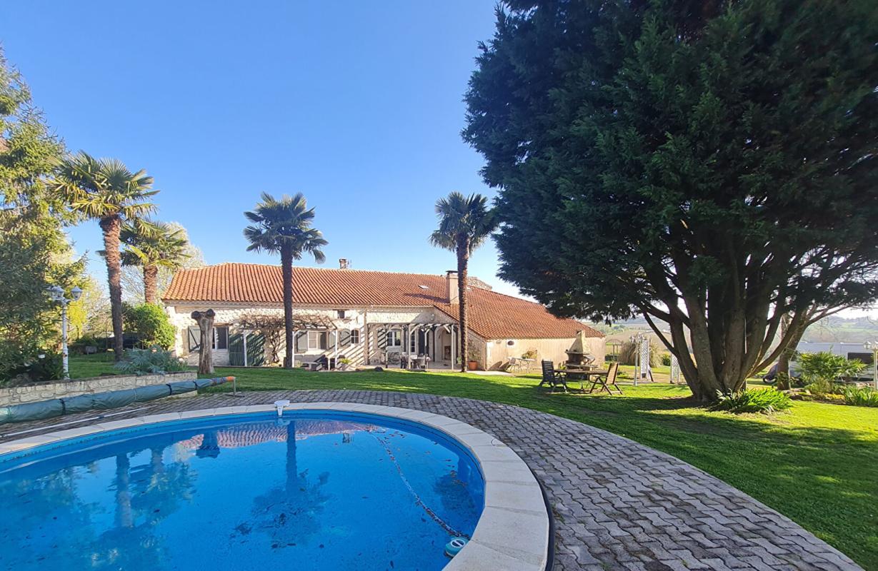 5 bedroom demeure in Laplume, Lot-et-Garonne, France