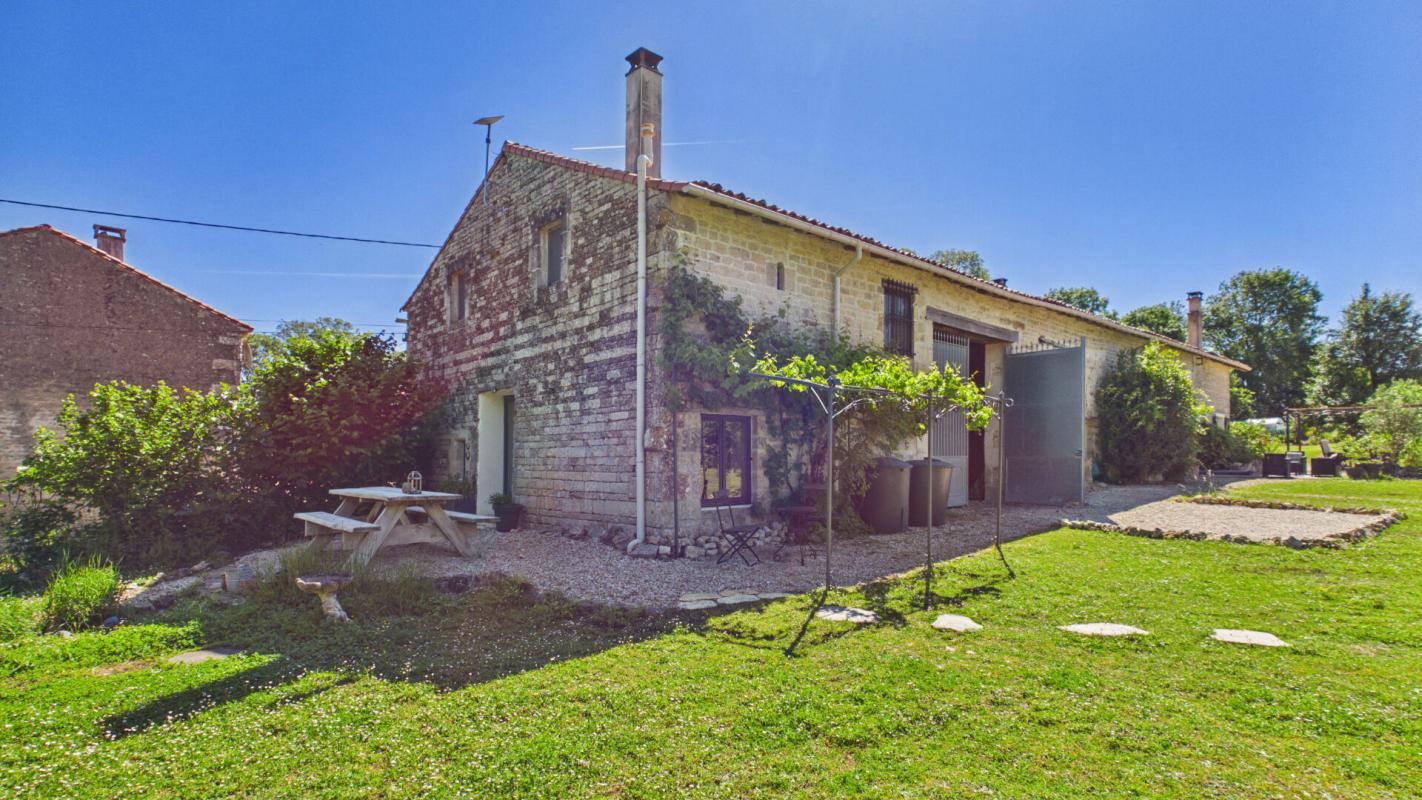7 bedroom propriete in Valdelaume, Deux-Sèvres, France