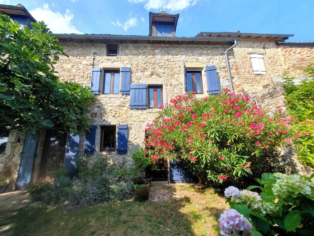 6 bedroom corps de ferme in Lunac, Aveyron, France