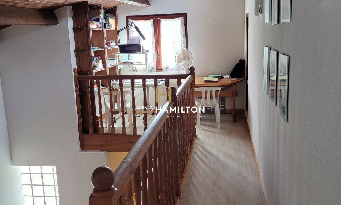 5 bedroom villa in Cordes Sur Ciel, Tarn, France