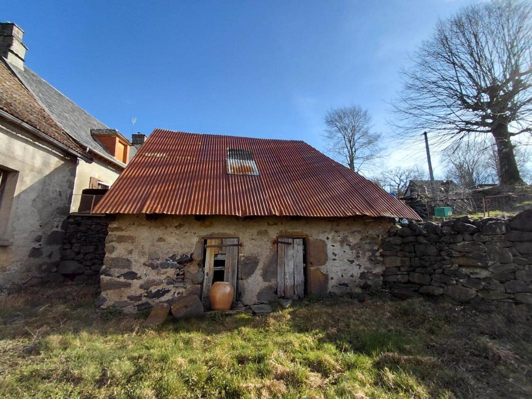 3 bedroom maison a renover in Anglards De Salers, Cantal, France