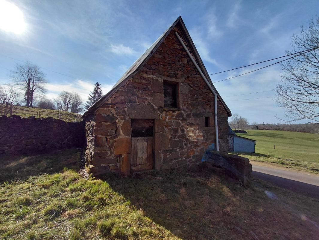 3 bedroom maison a renover in Anglards De Salers, Cantal, France