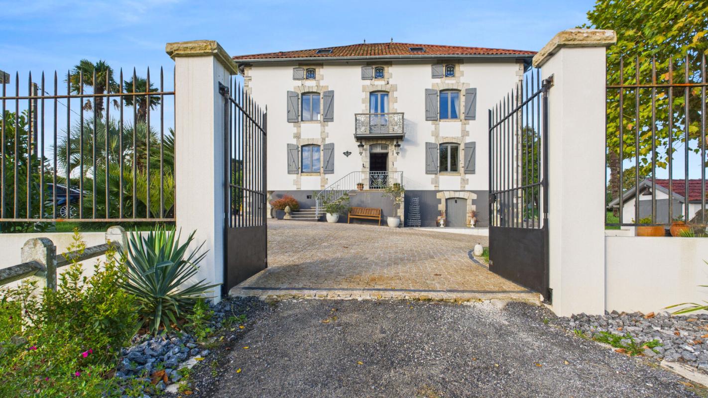 6 bedroom maison de maitre in Guiche, Pyrénées-Atlantiques, France