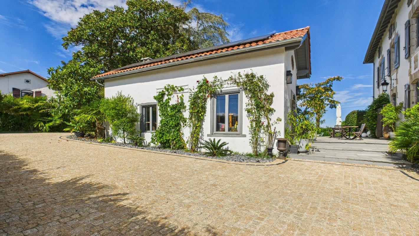 6 bedroom maison de maitre in Guiche, Pyrénées-Atlantiques, France