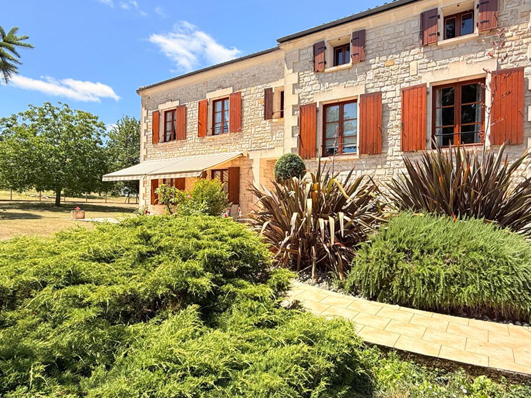 5 bedroom maison en pierres in Angouleme, Charente, France