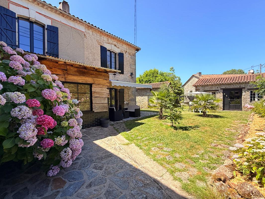 3 bedroom maison in Piegut Pluviers, Dordogne, France