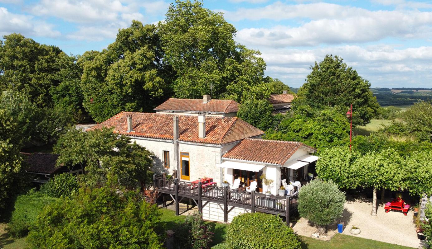 4 bedroom maison situee en campagne in Bors (canton De Tude Et Lavalette), Charente, France