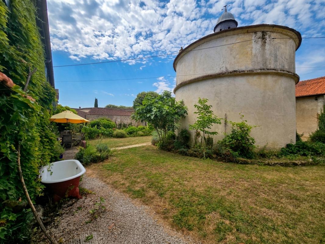 5 bedroom ferme in Mazeray, Charente-Maritime, France