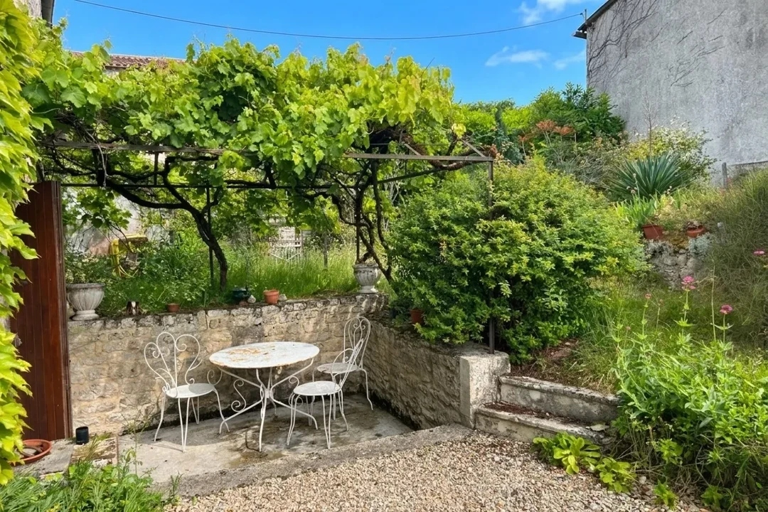 4 bedroom maison in Fontaine Chalendray, Charente-Maritime, France