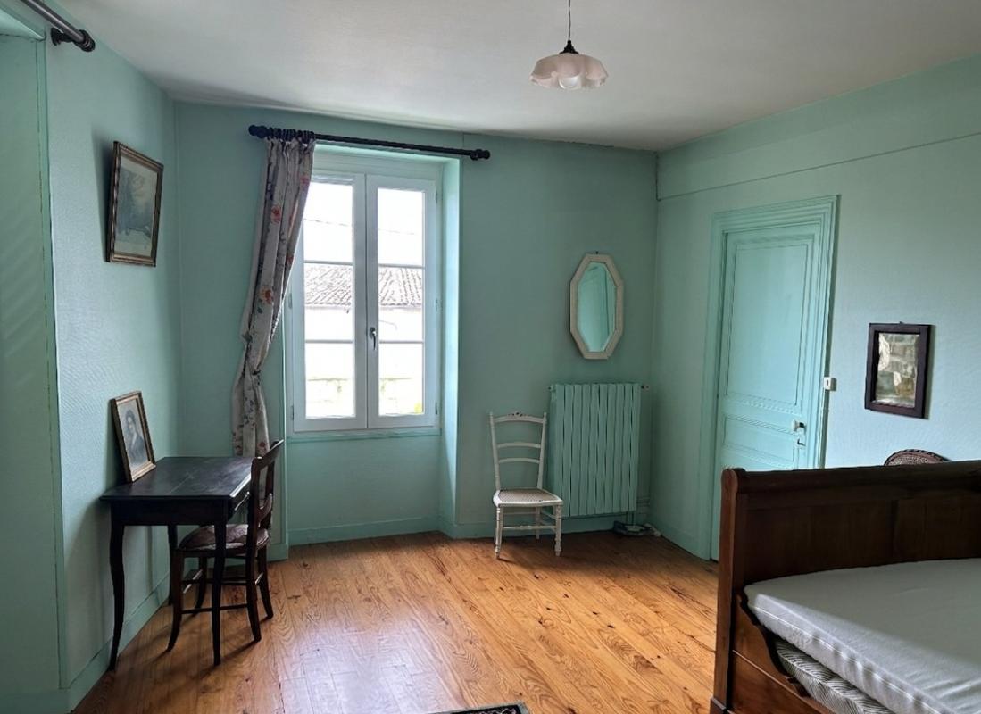 4 bedroom maison in Fontaine Chalendray, Charente-Maritime, France