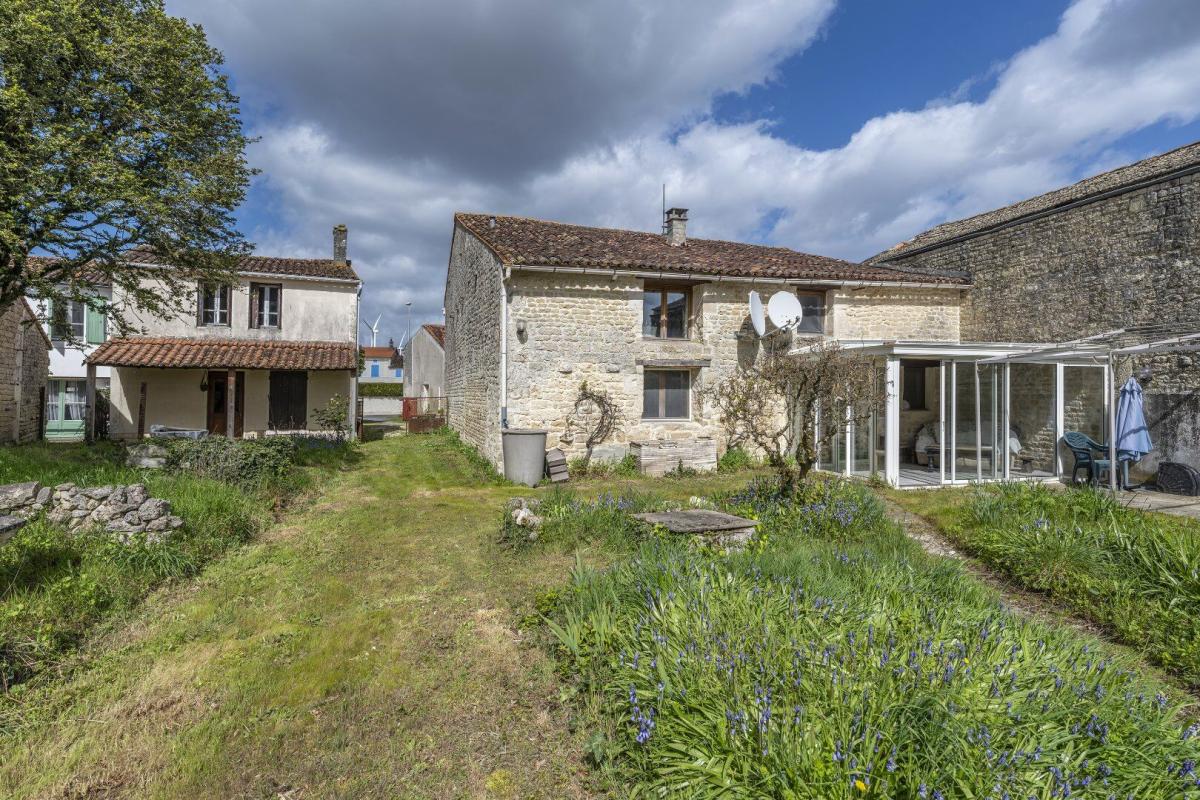 7 bedroom maison de village in Coivert, Charente-Maritime, France