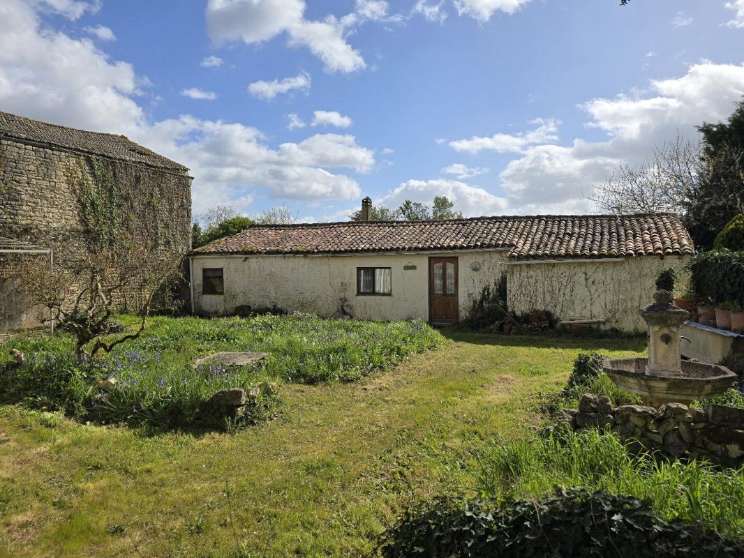7 bedroom maison de village in Coivert, Charente-Maritime, France