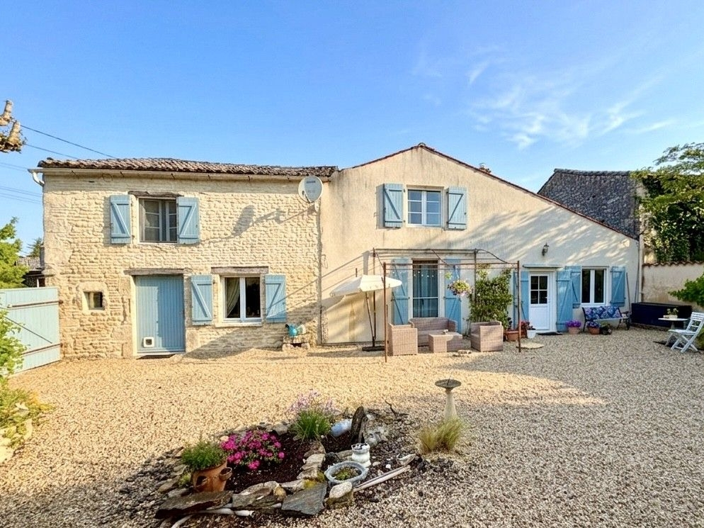 2 bedroom maison in Bresdon, Charente-Maritime, France