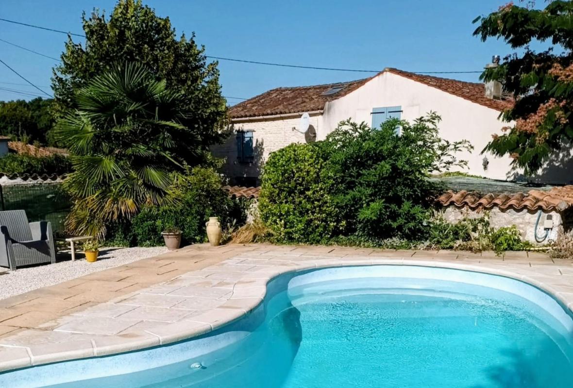2 bedroom maison in Bresdon, Charente-Maritime, France