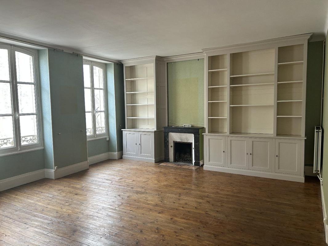 3 bedroom t4 in St Jean D Angely, Charente-Maritime, France