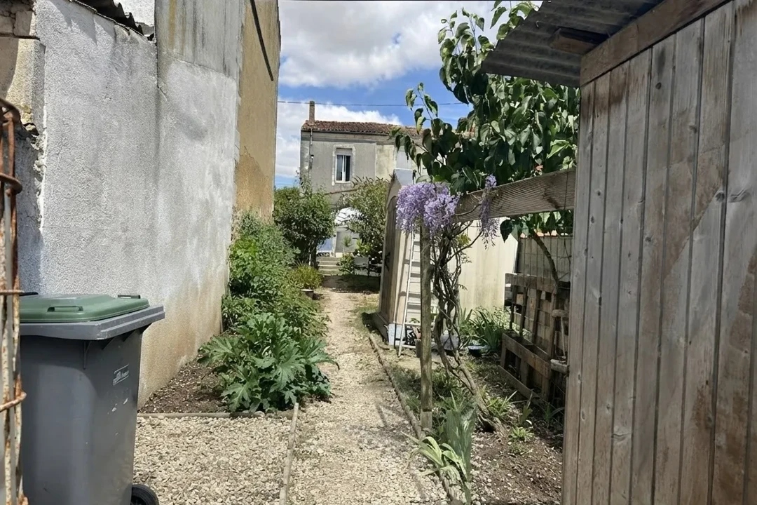 3 bedroom maison de ville in St Jean D Angely, Charente-Maritime, France