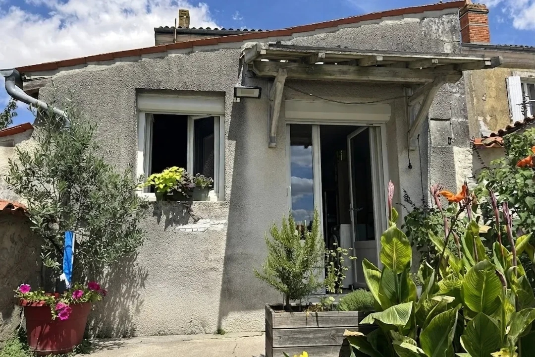 3 bedroom maison de ville in St Jean D Angely, Charente-Maritime, France