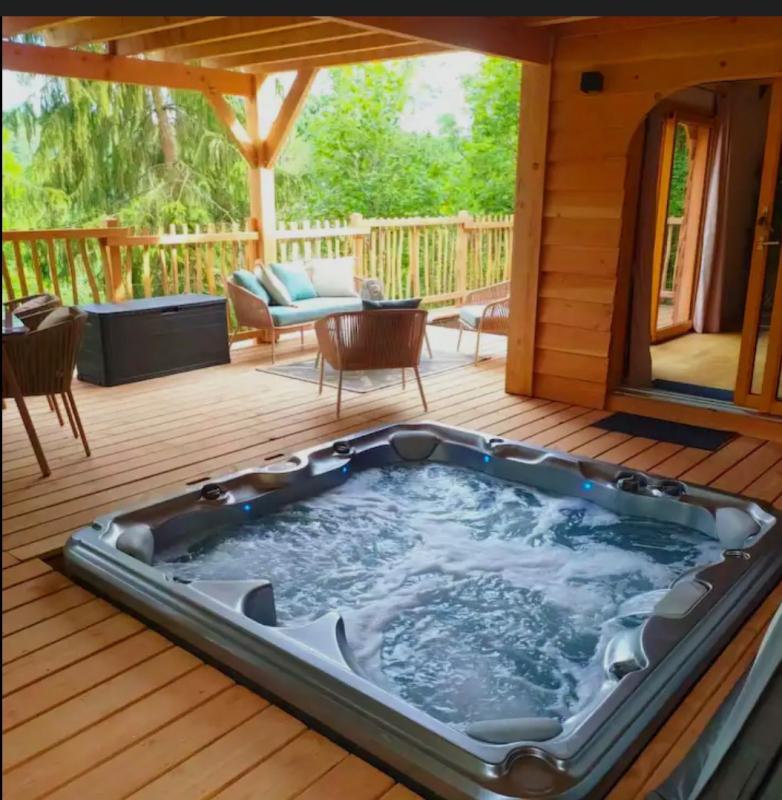 9 bedroom demeure in Sainte Nathalene, Dordogne, France