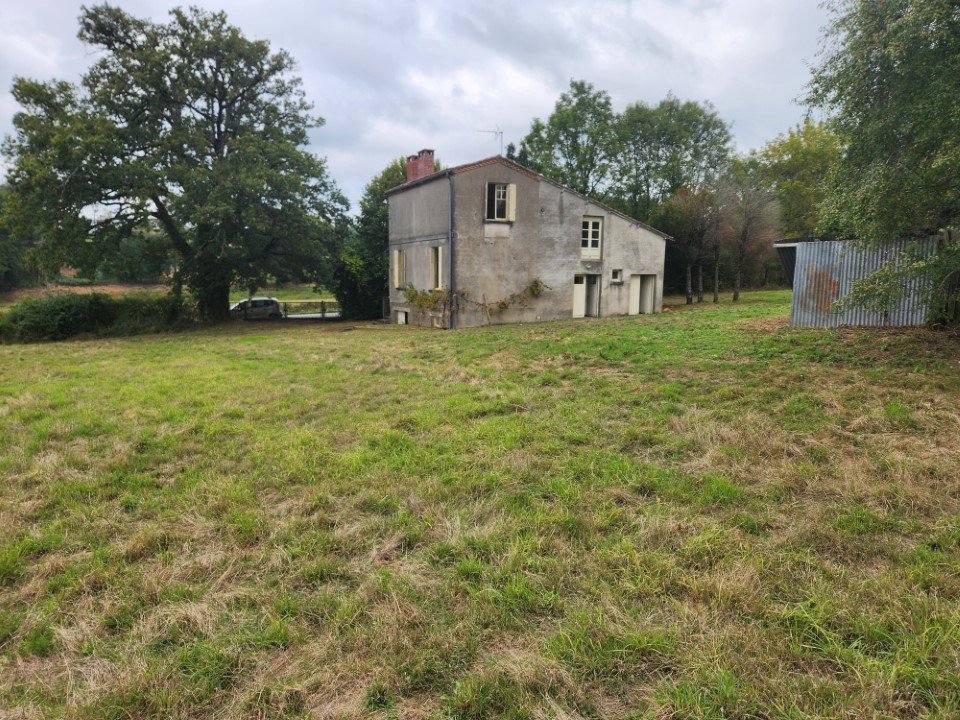 3 bedroom maison a renover in Etagnac, Charente, France