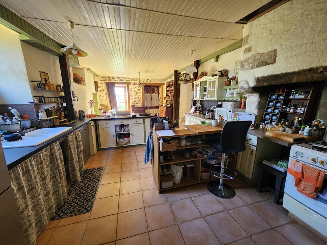 4 bedroom maison en pierres in Brillac, Charente, France
