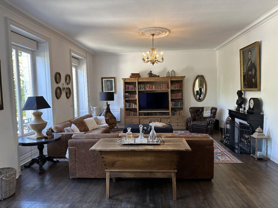8 bedroom chateau in Chalus, Haute-Vienne, France